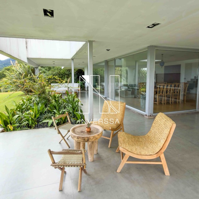 Inverssa 10 en tamaño mediano