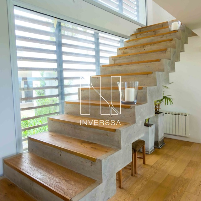 Inverssa 24 en tamaño mediano